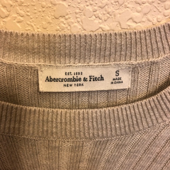 🌼Abercrombie and Fitch beige long sleeve - Picture 2 of 2